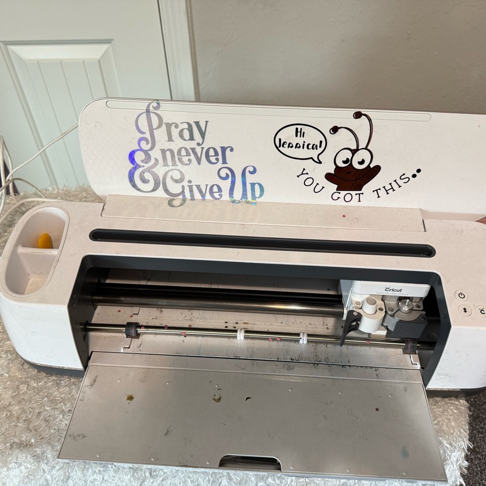 Cricut White Cutting Machine with Inspirational Decals